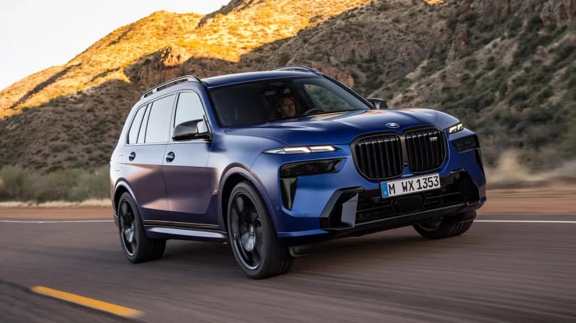 BMW X7 второго поколения, вид три четверти спереди, раздельная оптика
