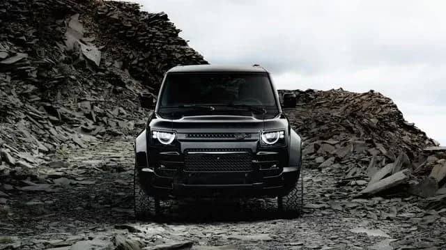 Новый Land Rover Defender Octa Black будет трудно заметить