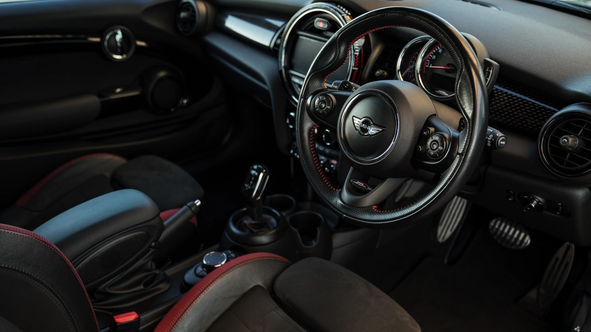 Mini John Cooper Works interior, sports seats and JCW steering wheel. Car 78