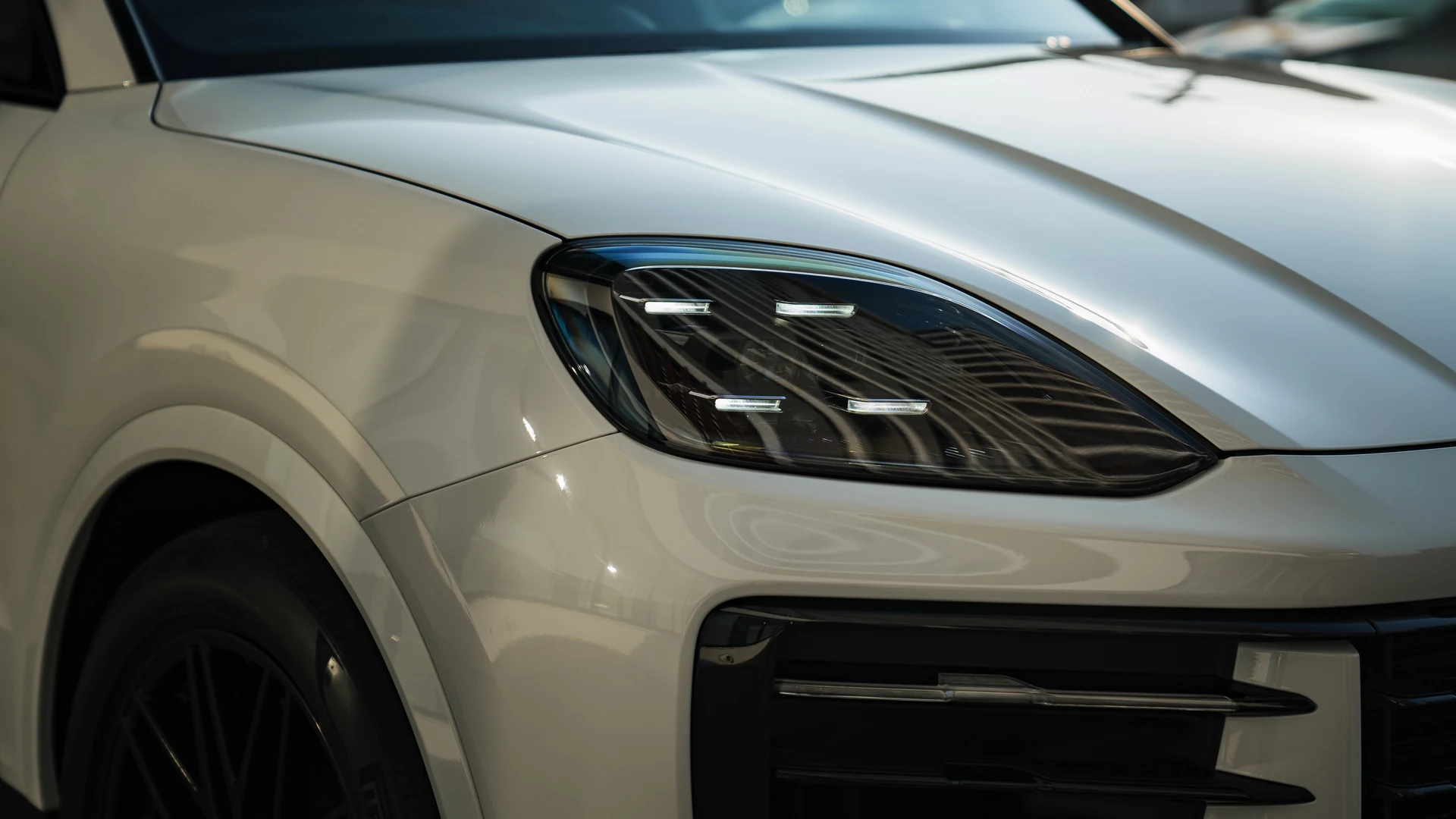 Front detail, Matrix LED headlight and gloss black trim. Car 79