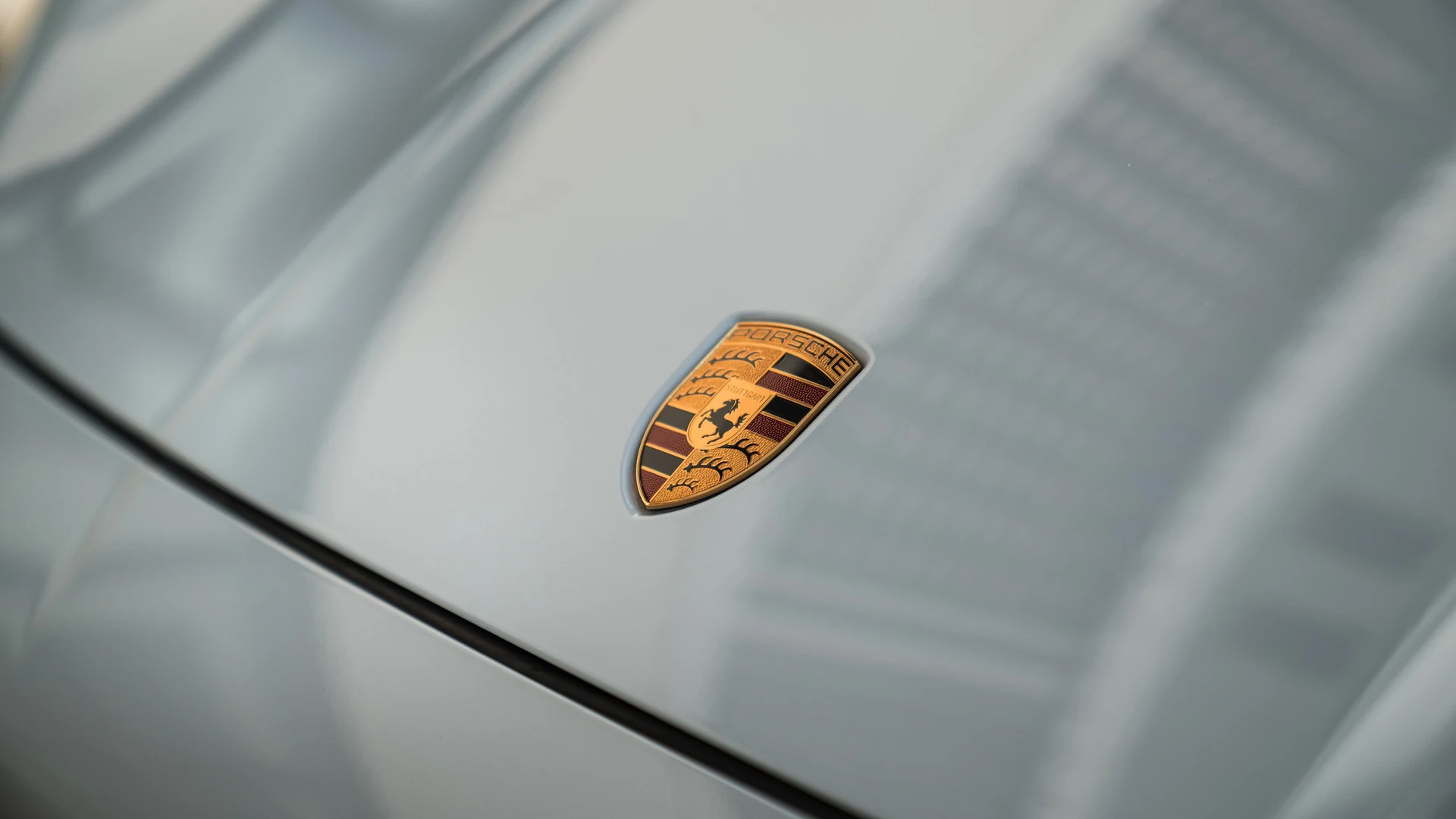 Porsche crest on bonnet. Car 79