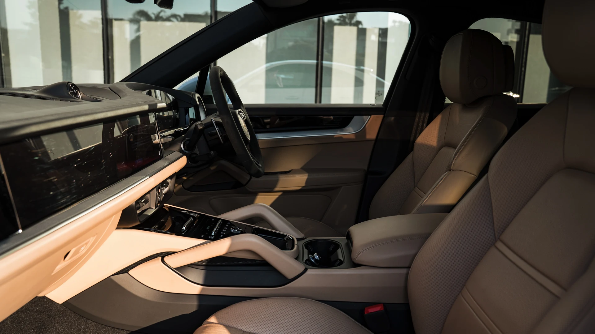 Centre console, Diamar Silvershade trim and PCM display. Car 79