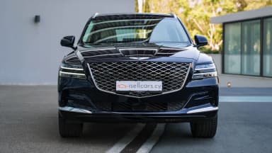 Front view, Genesis crest grille and quad headlamps. Car 80