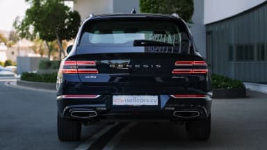 Rear view, full-width LED light bar and Genesis lettering. Car 80
