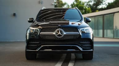 Front exterior view with the grille, Mercedes star and LED headlamps. Car 86