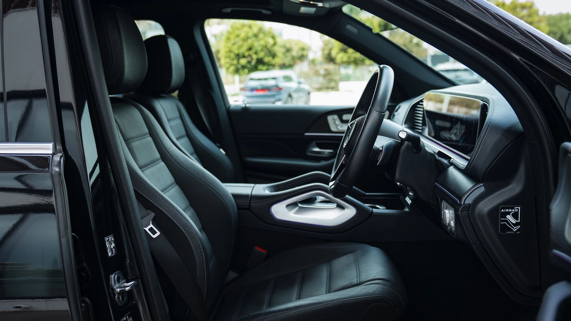Exterior styling detail. Car 75