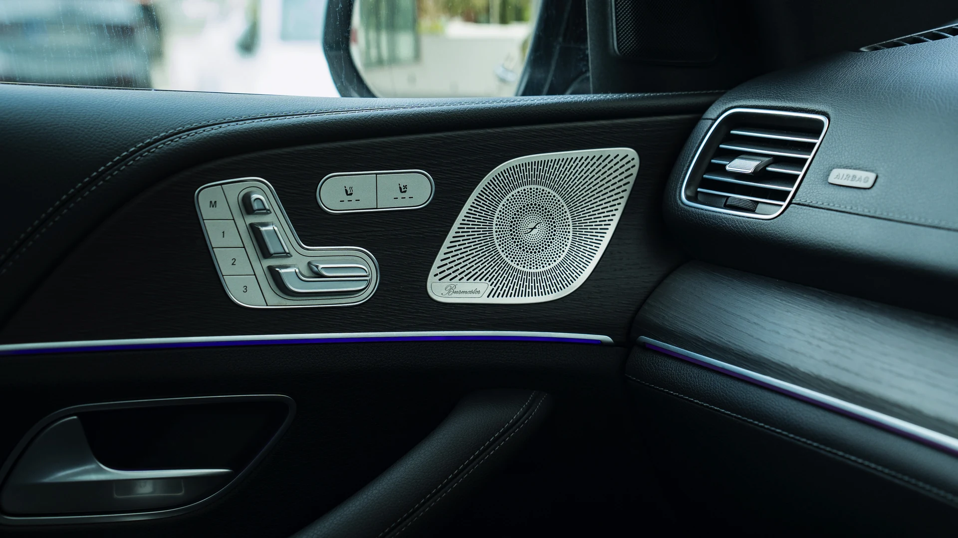 Exterior styling detail. Car 75