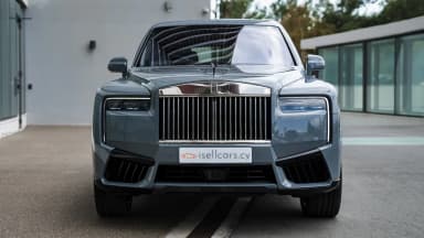Front view, illuminated Pantheon grille and DRL signature. Car 83