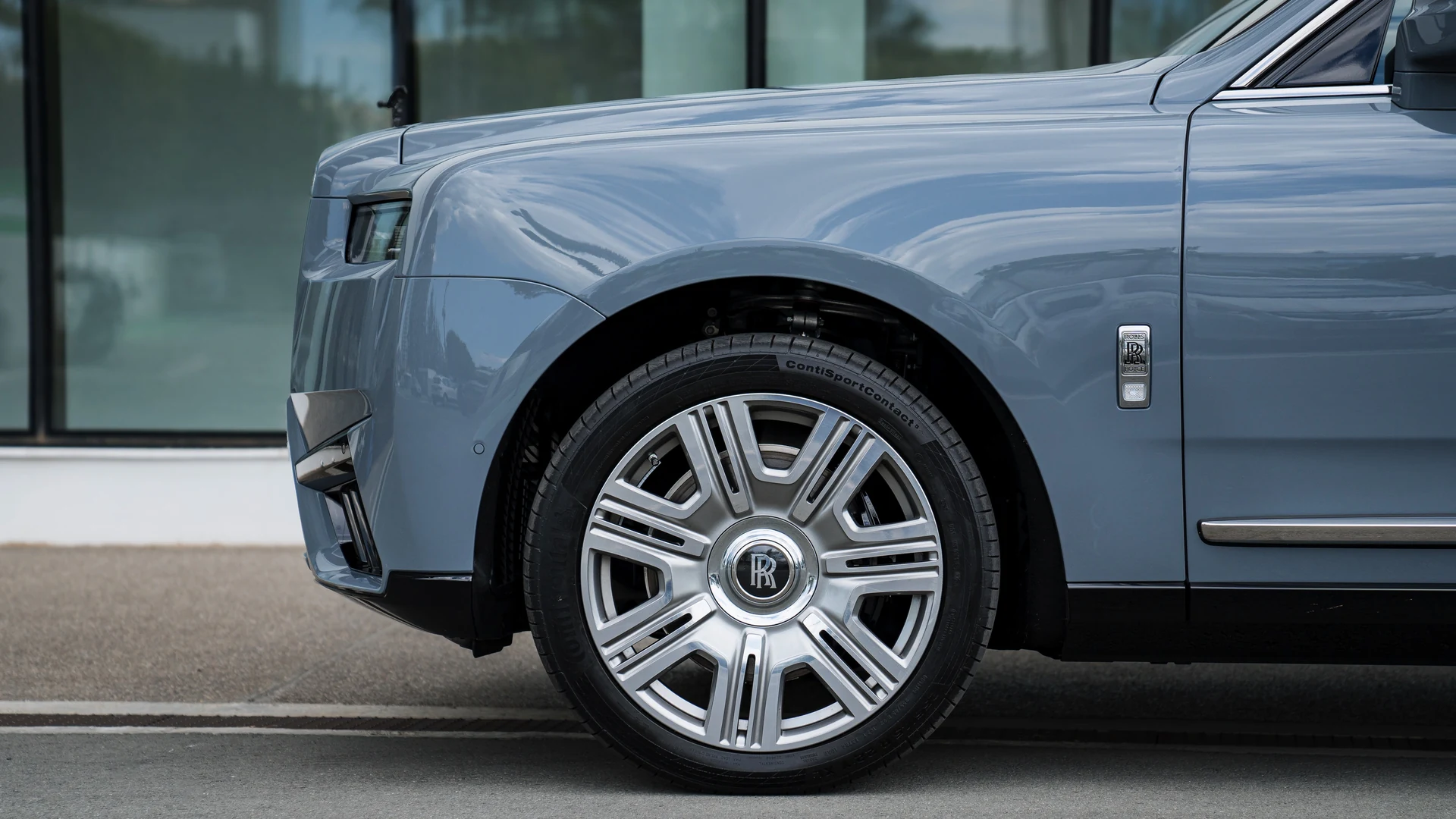 Wheel detail, polished alloy. Car 83