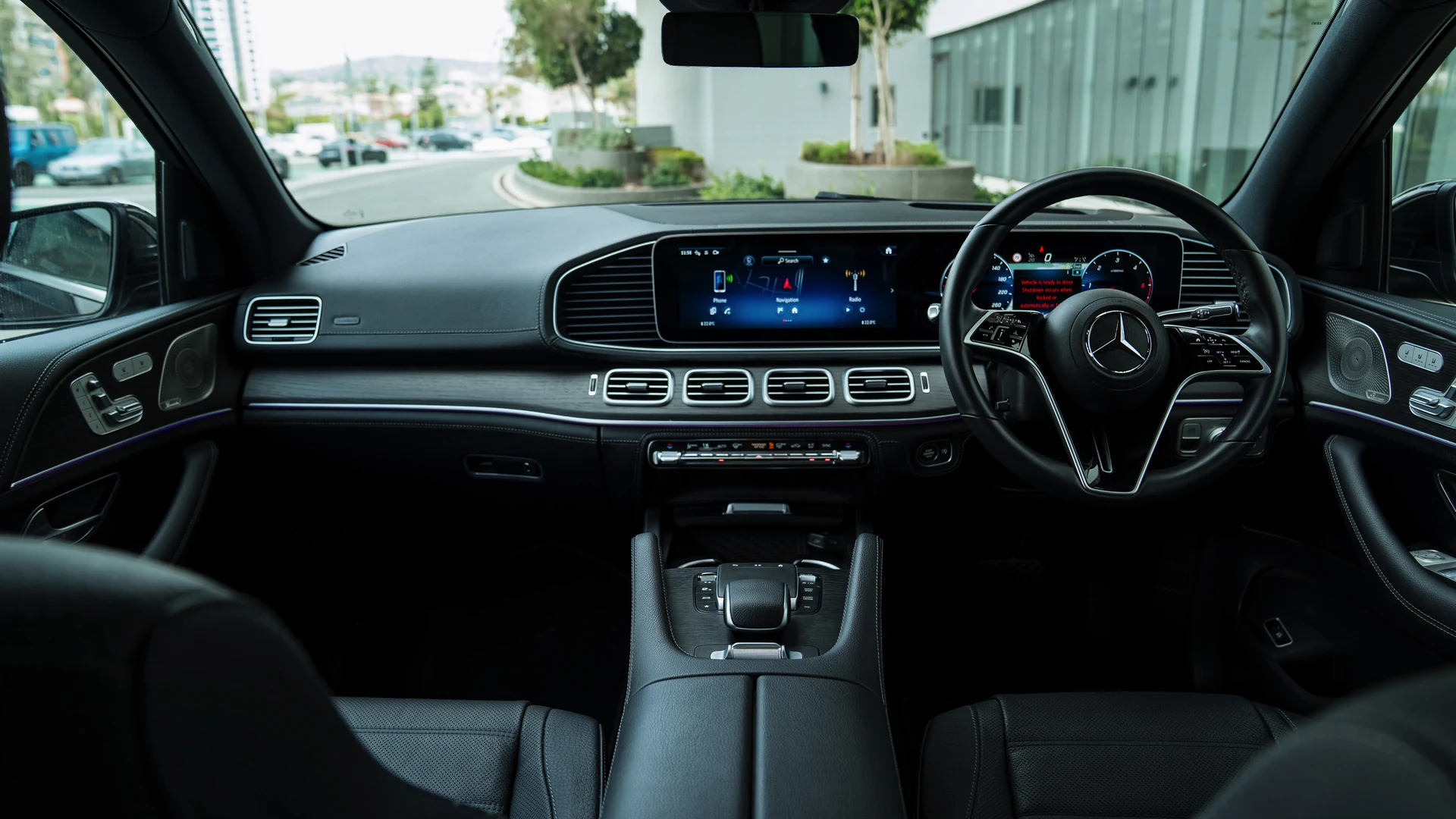 Dashboard and digital display. Car 75