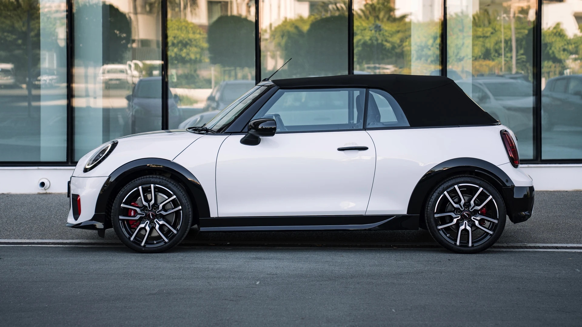 Side profile, roof up, 18-inch JCW wheels. Car 81