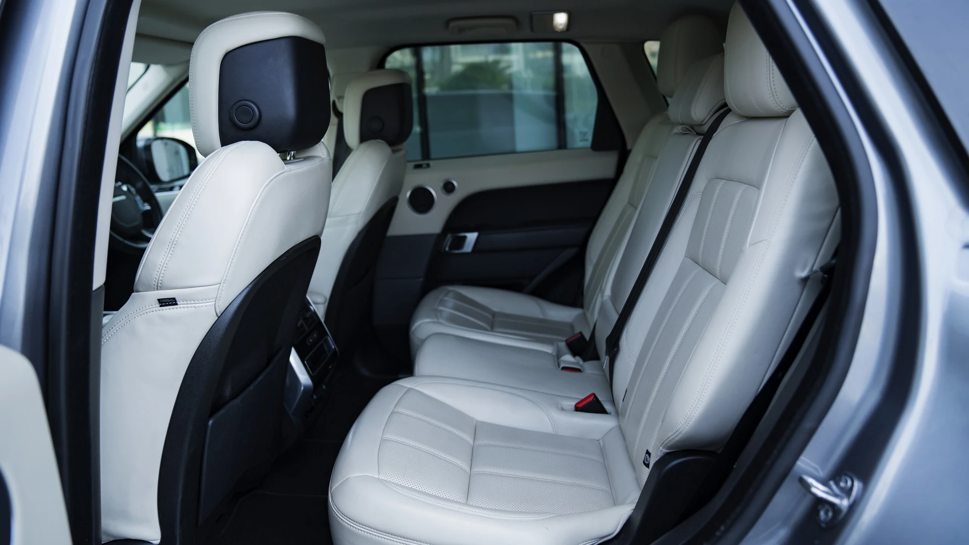 Exterior styling detail. Car 71