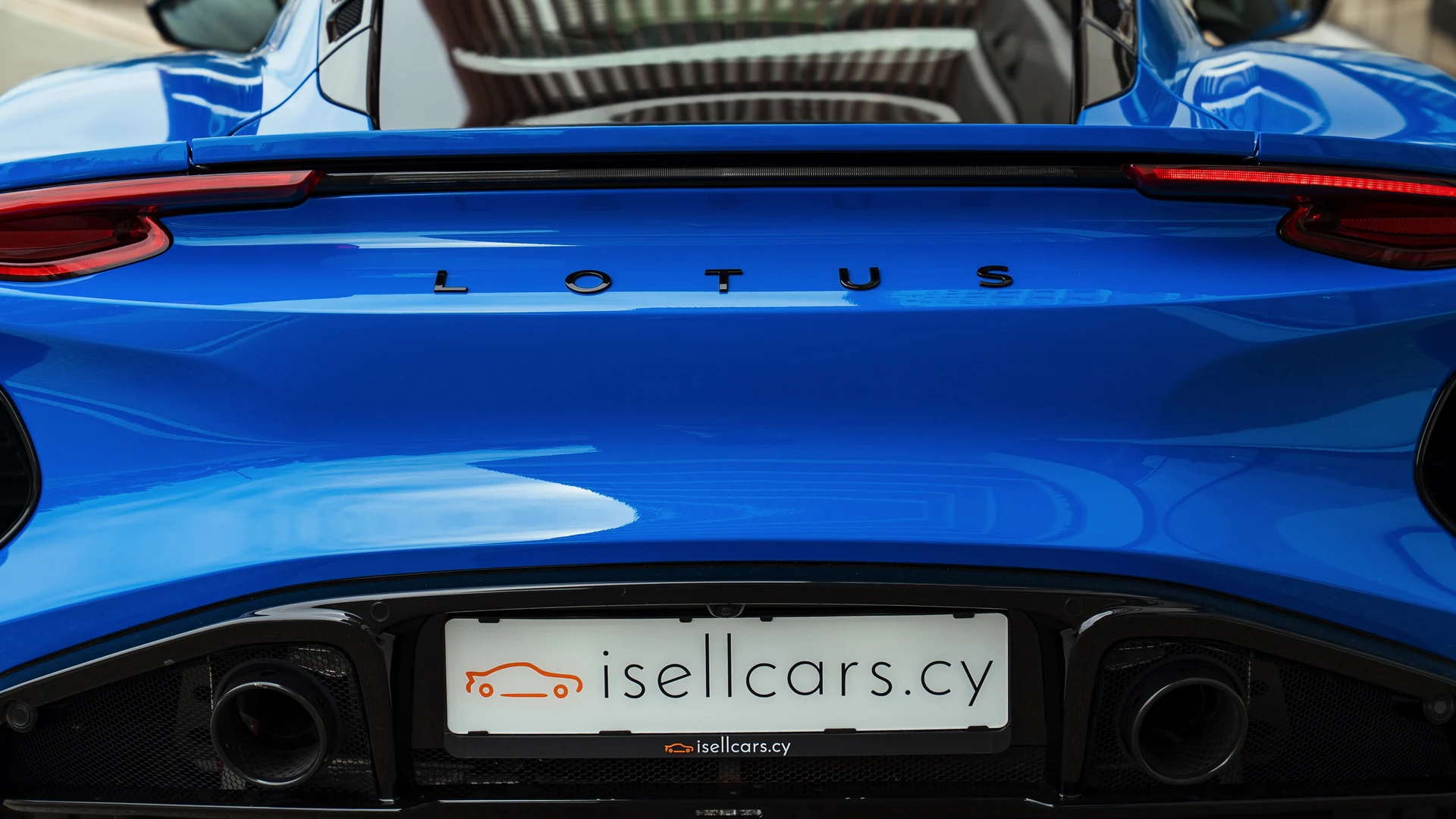 Exterior styling detail. Car 76