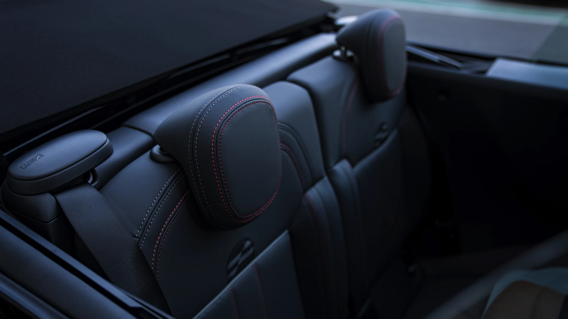 Convertible roof mechanism and rear headrests. Car 81