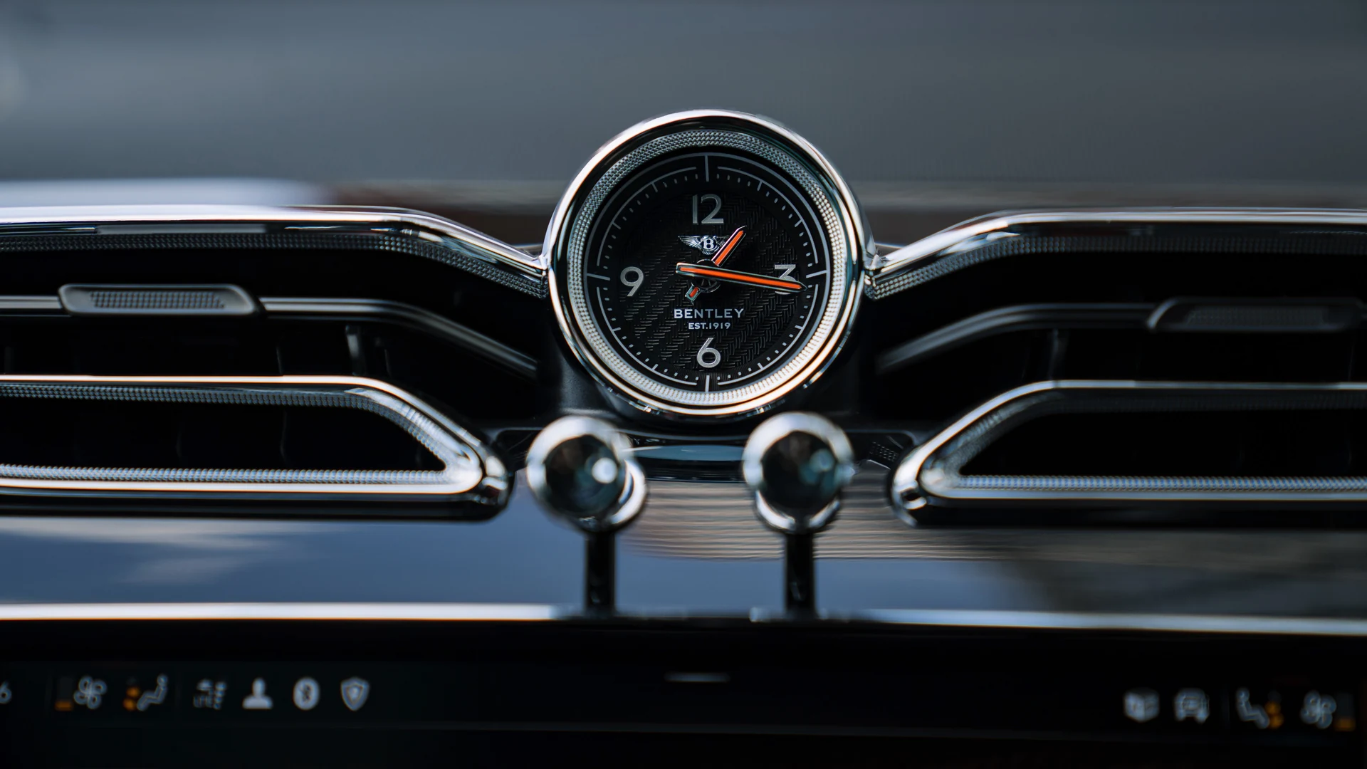 Dashboard and digital display. Car 72