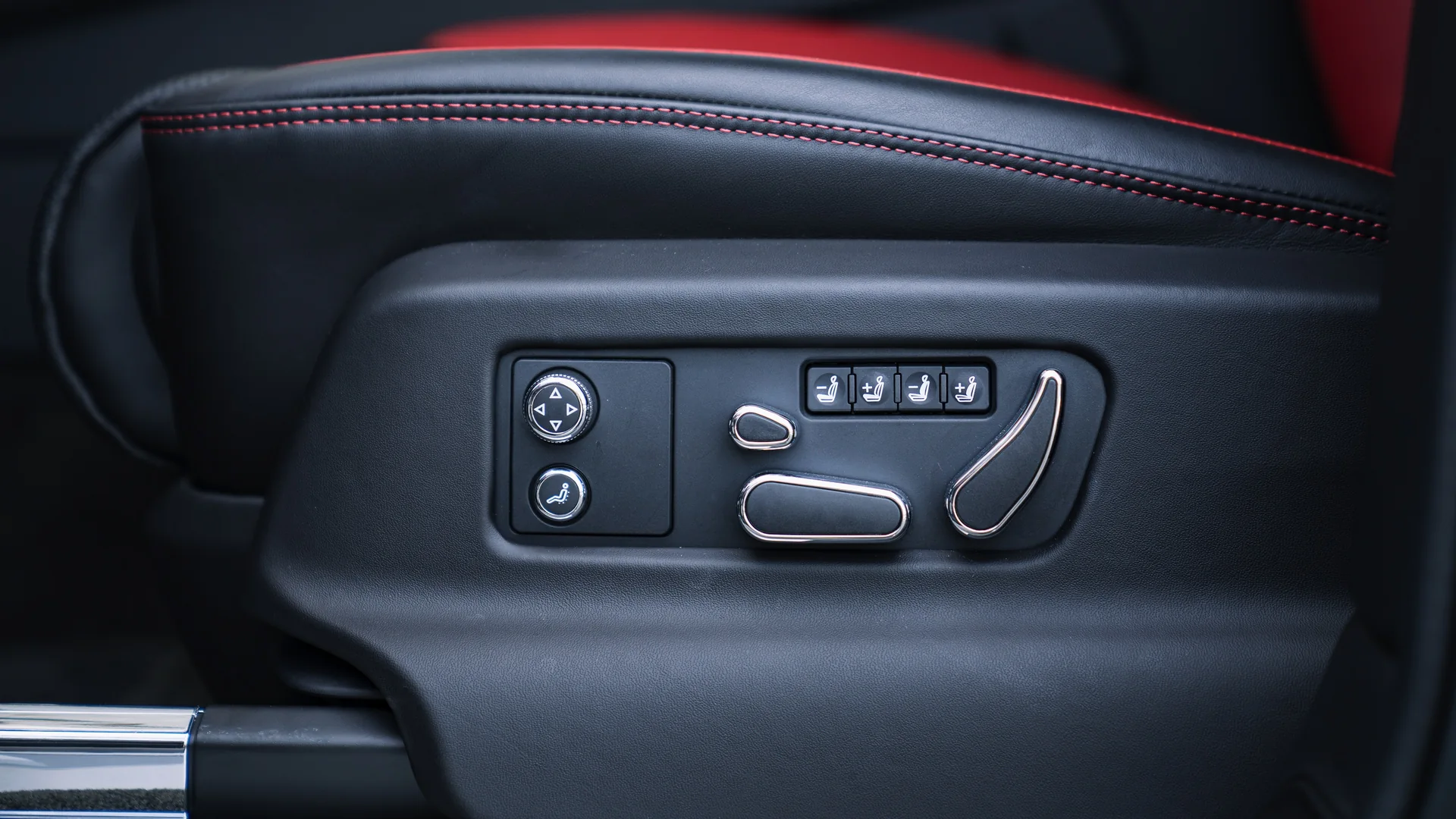 Exterior styling detail. Car 72