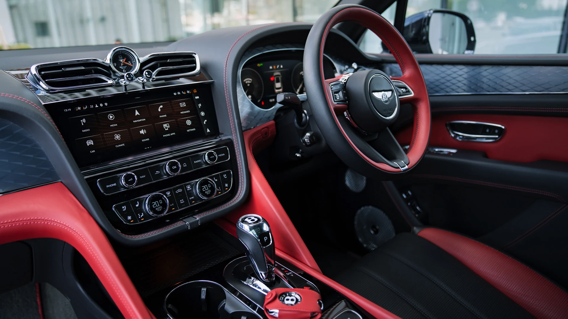 Dashboard and digital display. Car 72