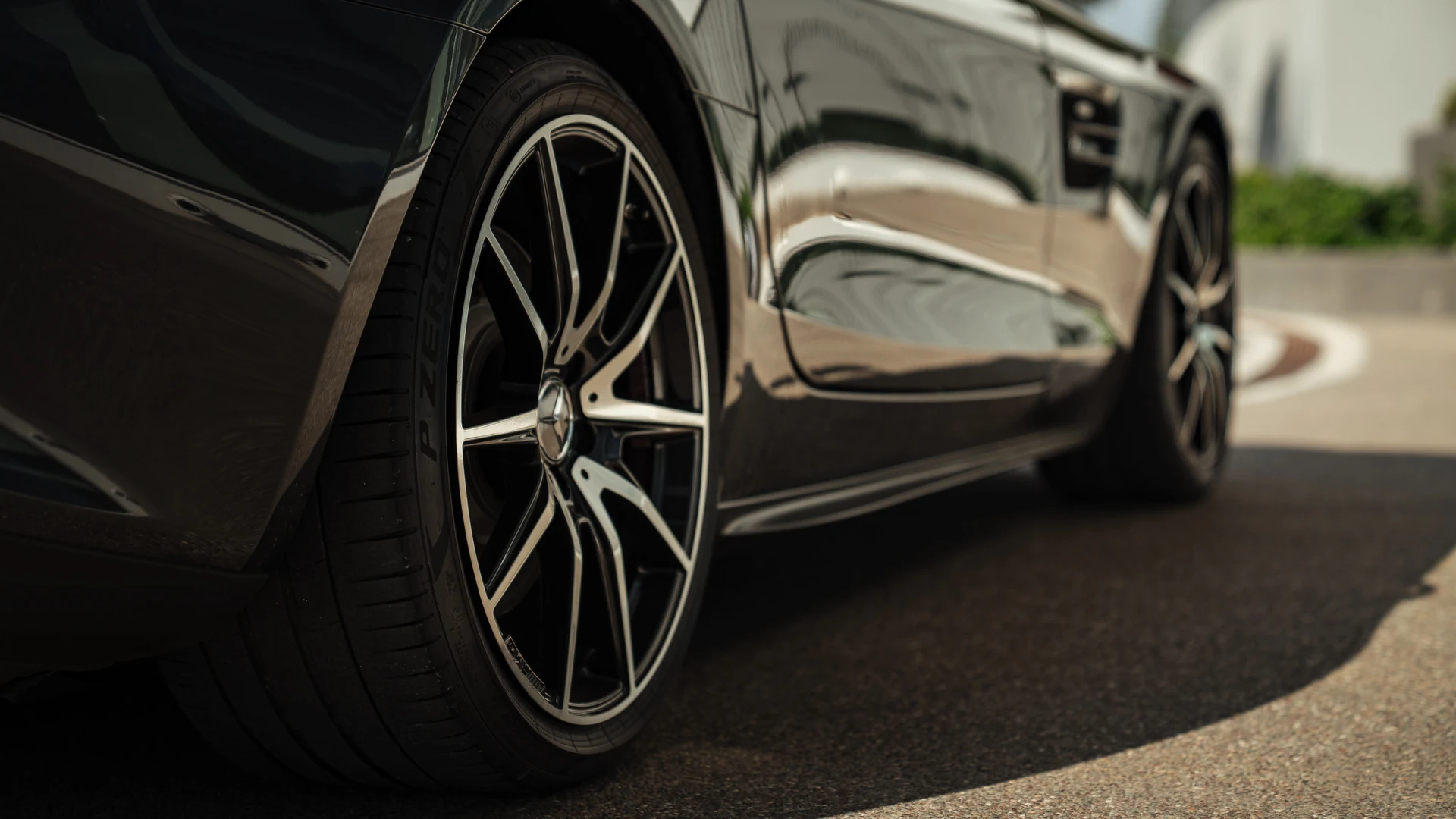 Exterior styling detail. Car 77