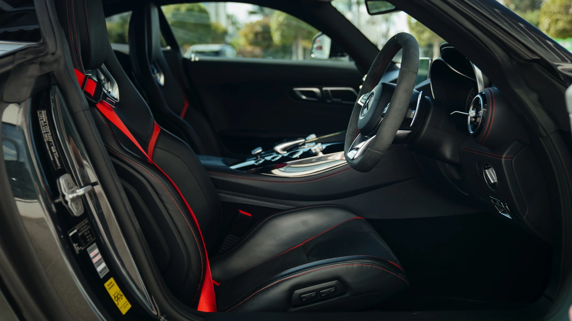 Design and aerodynamic detail. Car 77