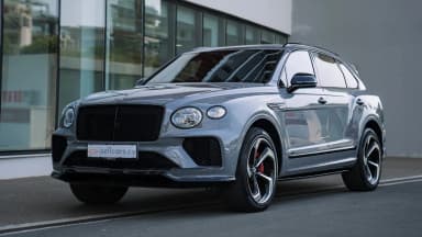 Grey SUV, front three-quarter exterior view. Car 72