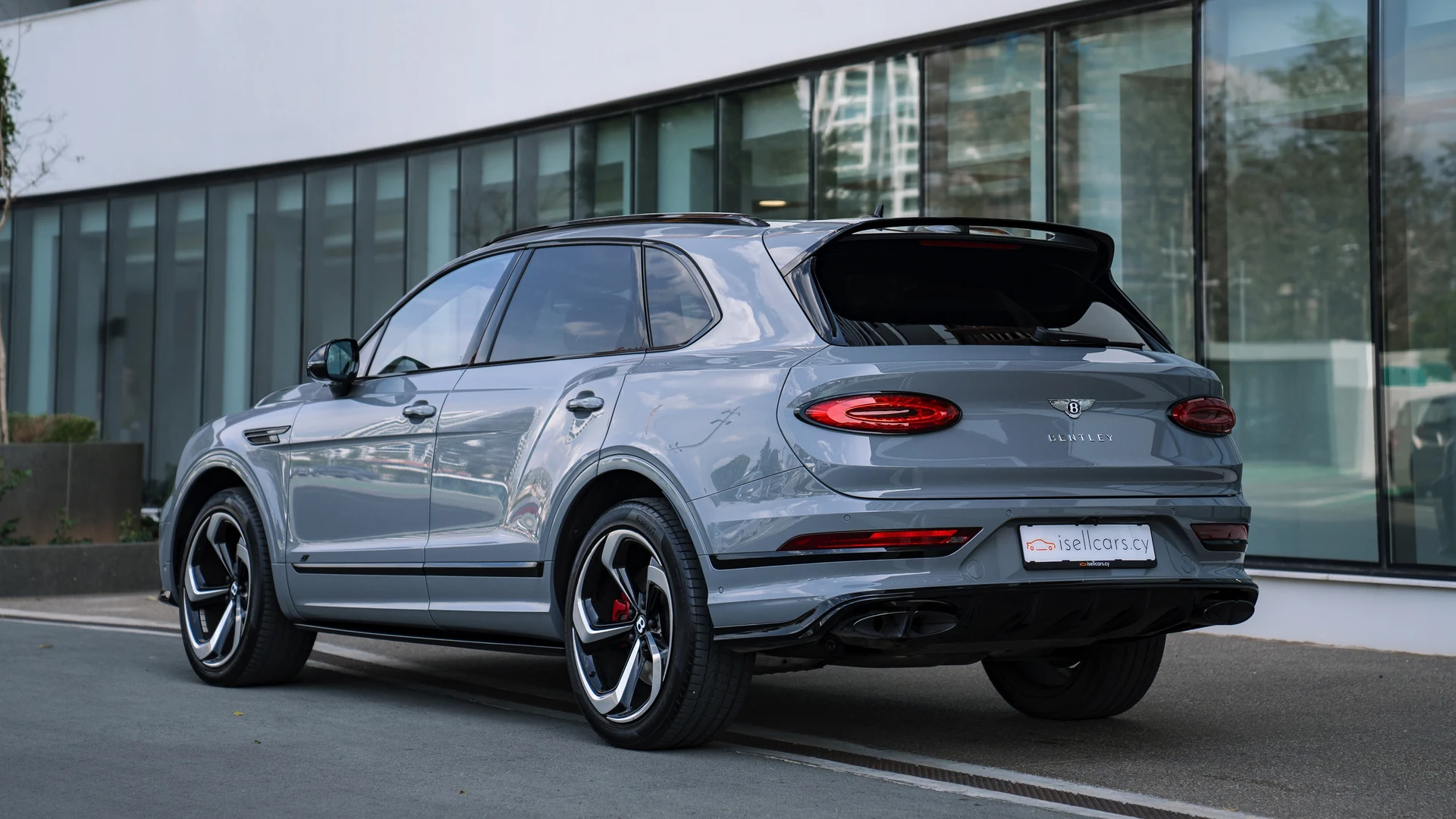 Rear three-quarter exterior view. Car 72