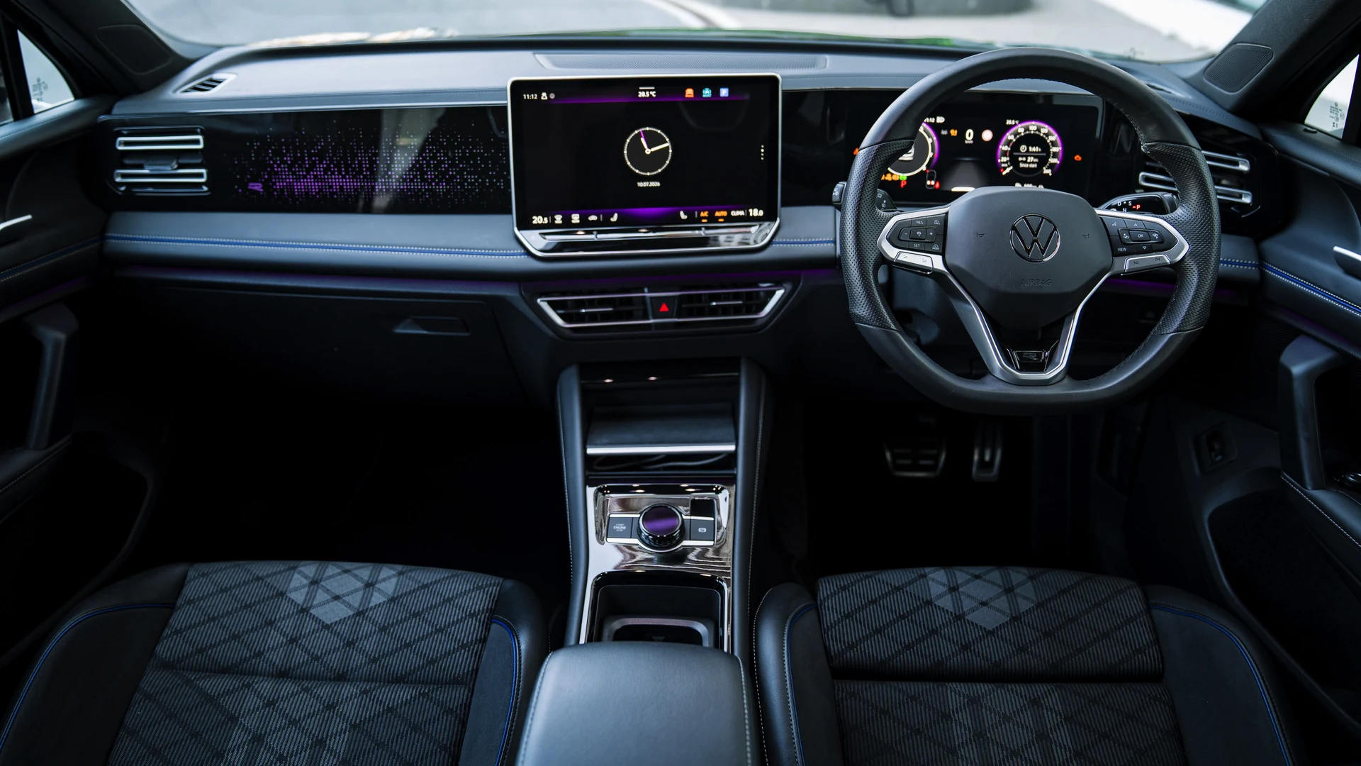 Driver's cockpit, R-Line steering wheel and digital instrument cluster. Car 82