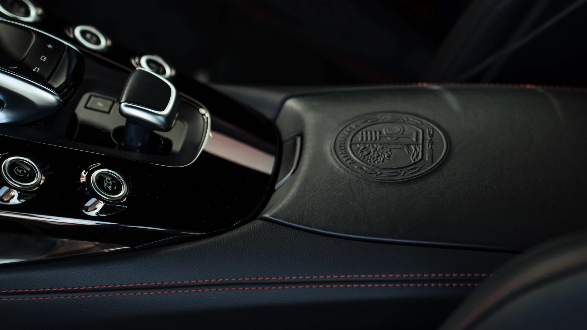 Design and aerodynamic detail. Car 77