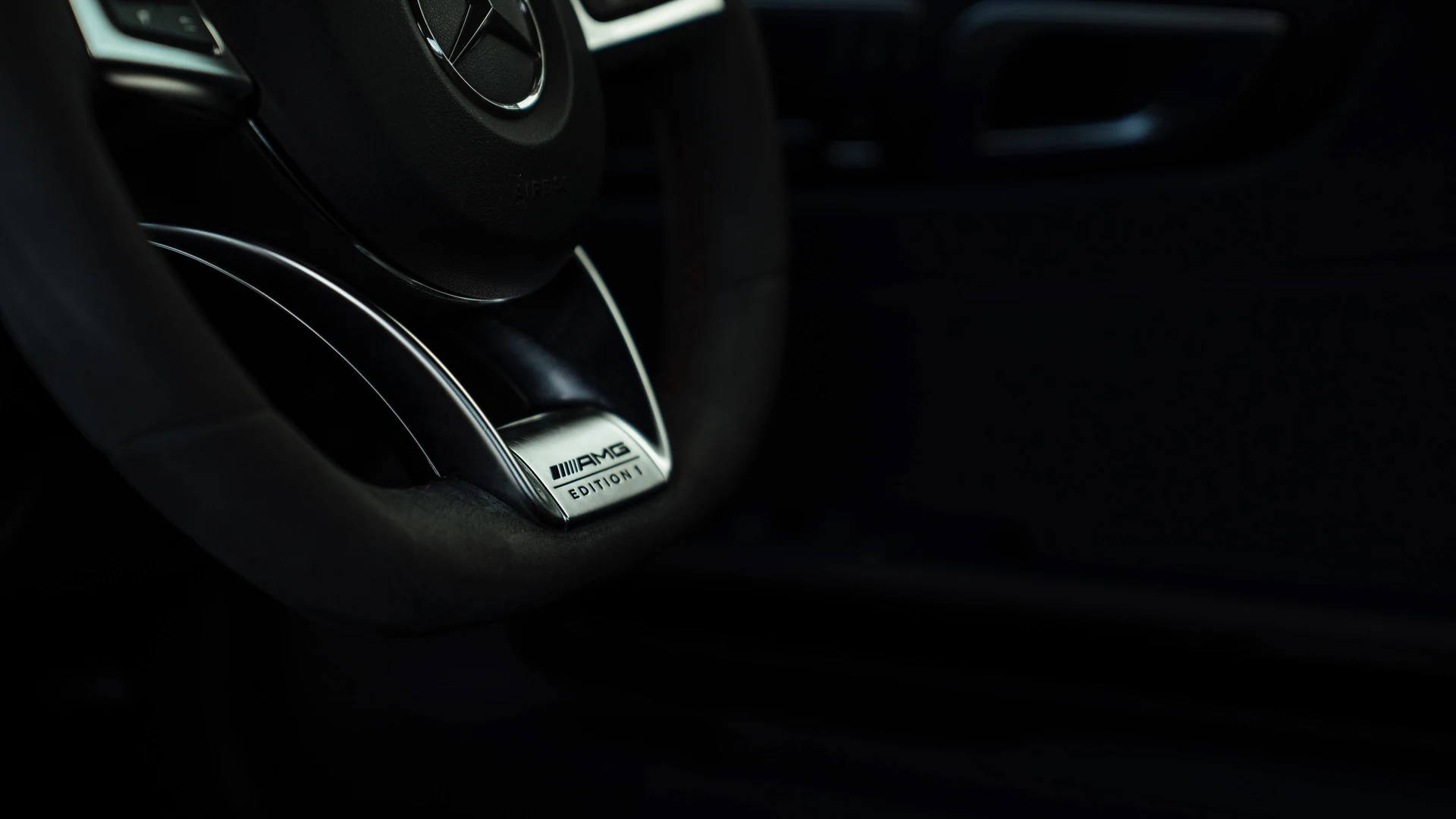 Dashboard and digital display. Car 77