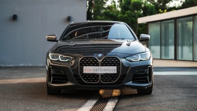 Front view with the large kidney grille and headlamps. Car 90