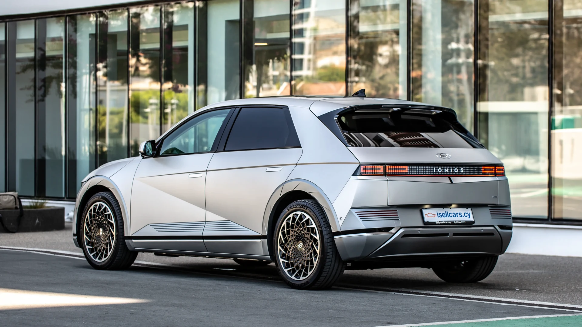 Rear three-quarter exterior view. Car 30