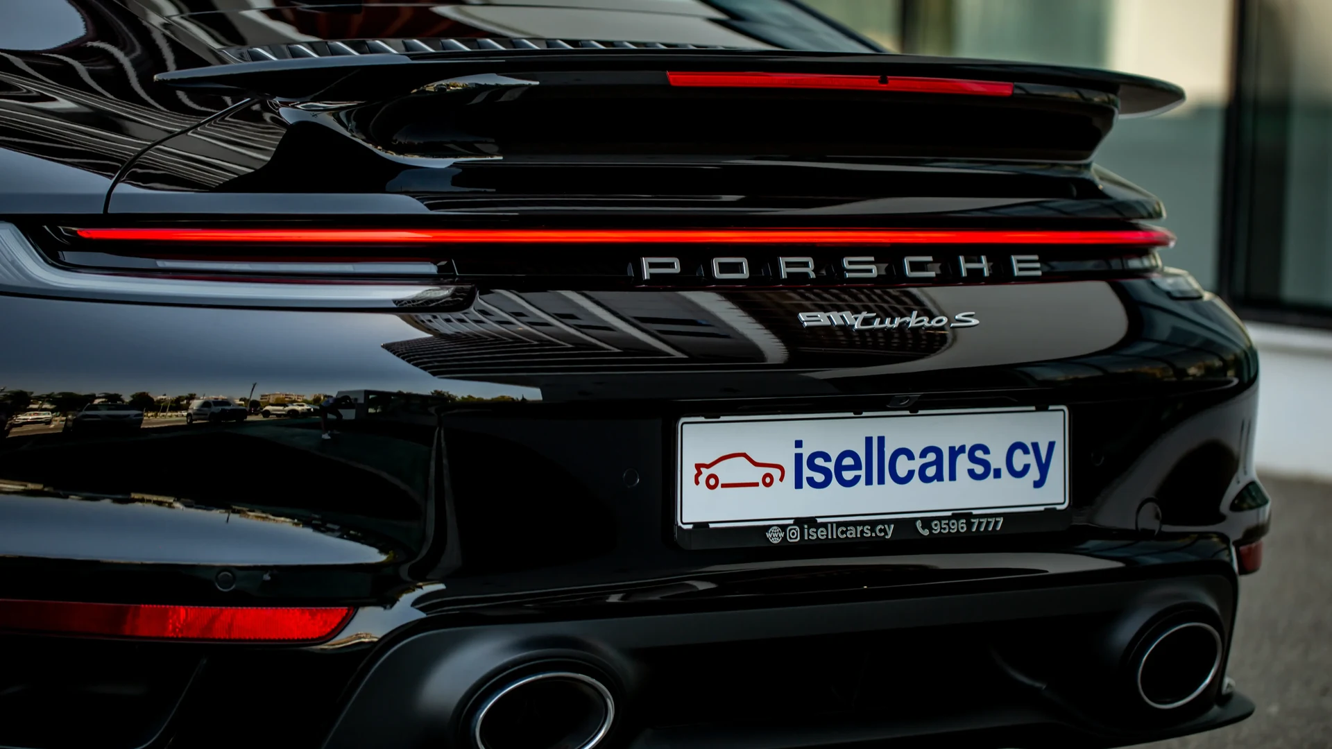 Design and aerodynamic detail. Car 28